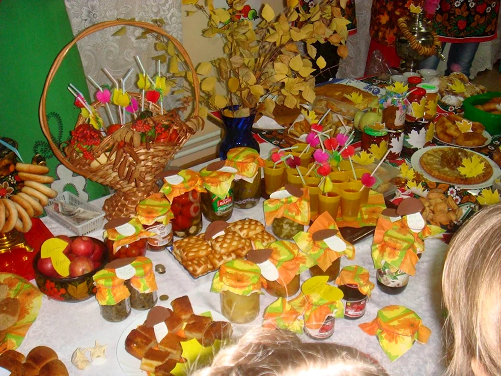 Осенняя ярмарка в школе