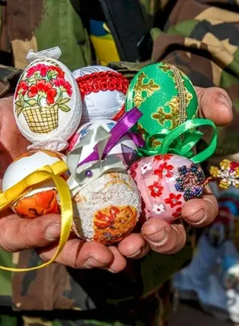 Пасхальные яйца военные