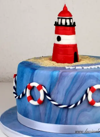 Торт с маяком