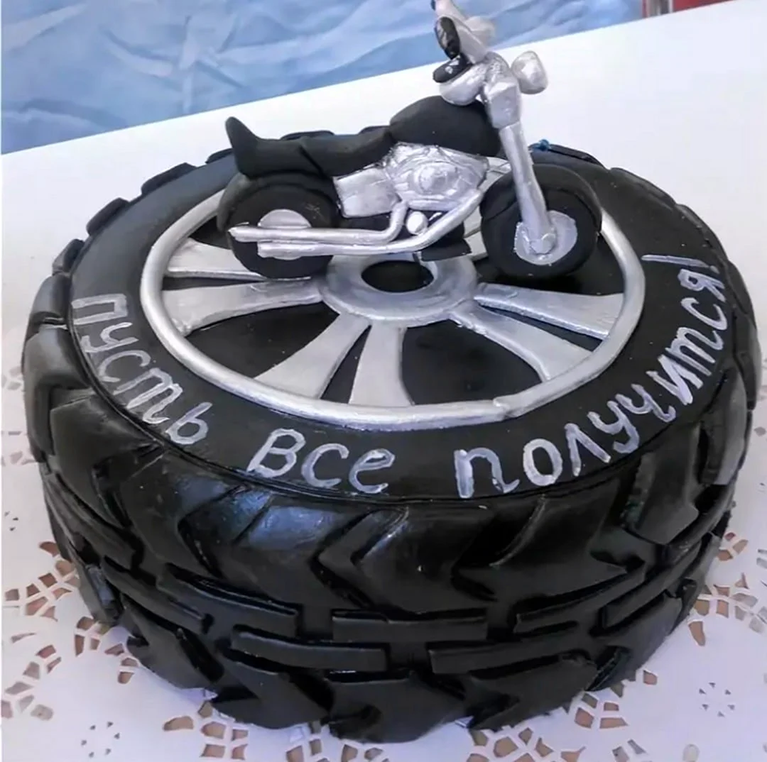 Торт с «мотоциклом»
