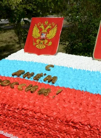 Торт с российским флагом