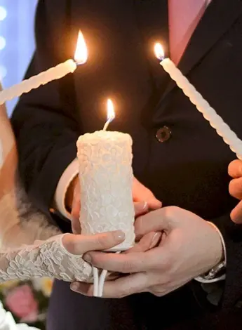 Традиция зажжения семейного очага на свадьбе