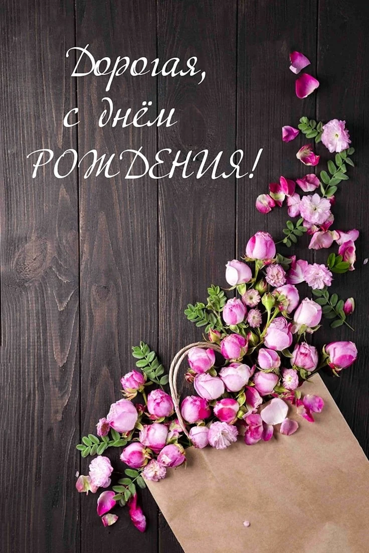 Цветы на деревянном столе