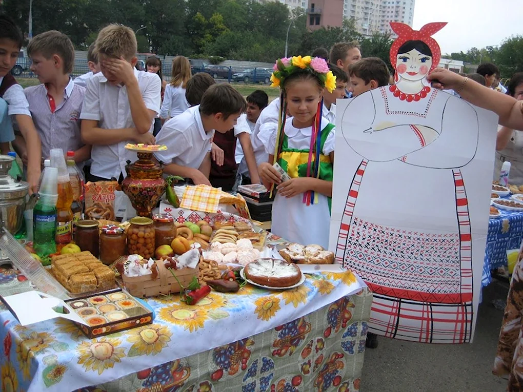 Украсить стол на ярмарку