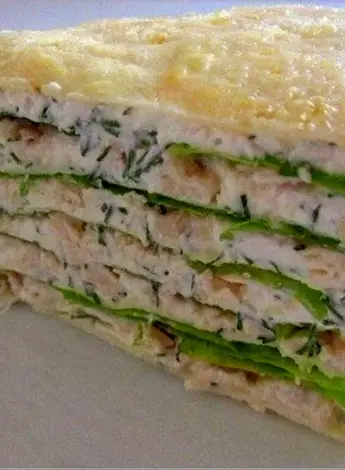 Закусочный торт из омлетных блинчиков